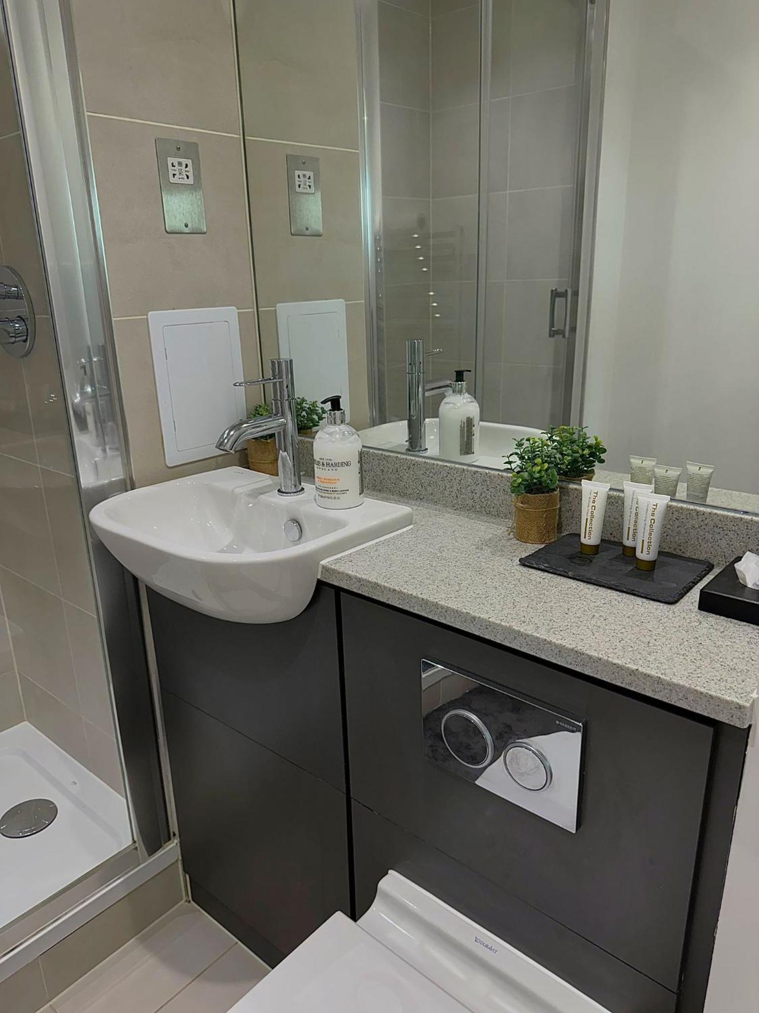 Kayz Lodge- Luxury Ensuite-Private & Shared Accommodation In A New House At The Olympic Village Overlooking Stratford Westfield And Tube Station London Exterior foto