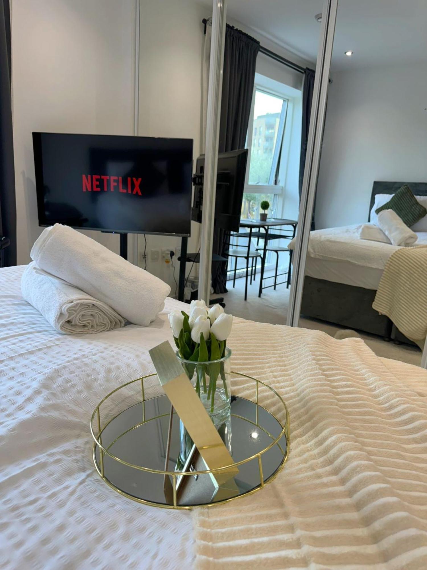 Kayz Lodge- Luxury Ensuite-Private & Shared Accommodation In A New House At The Olympic Village Overlooking Stratford Westfield And Tube Station London Exterior foto