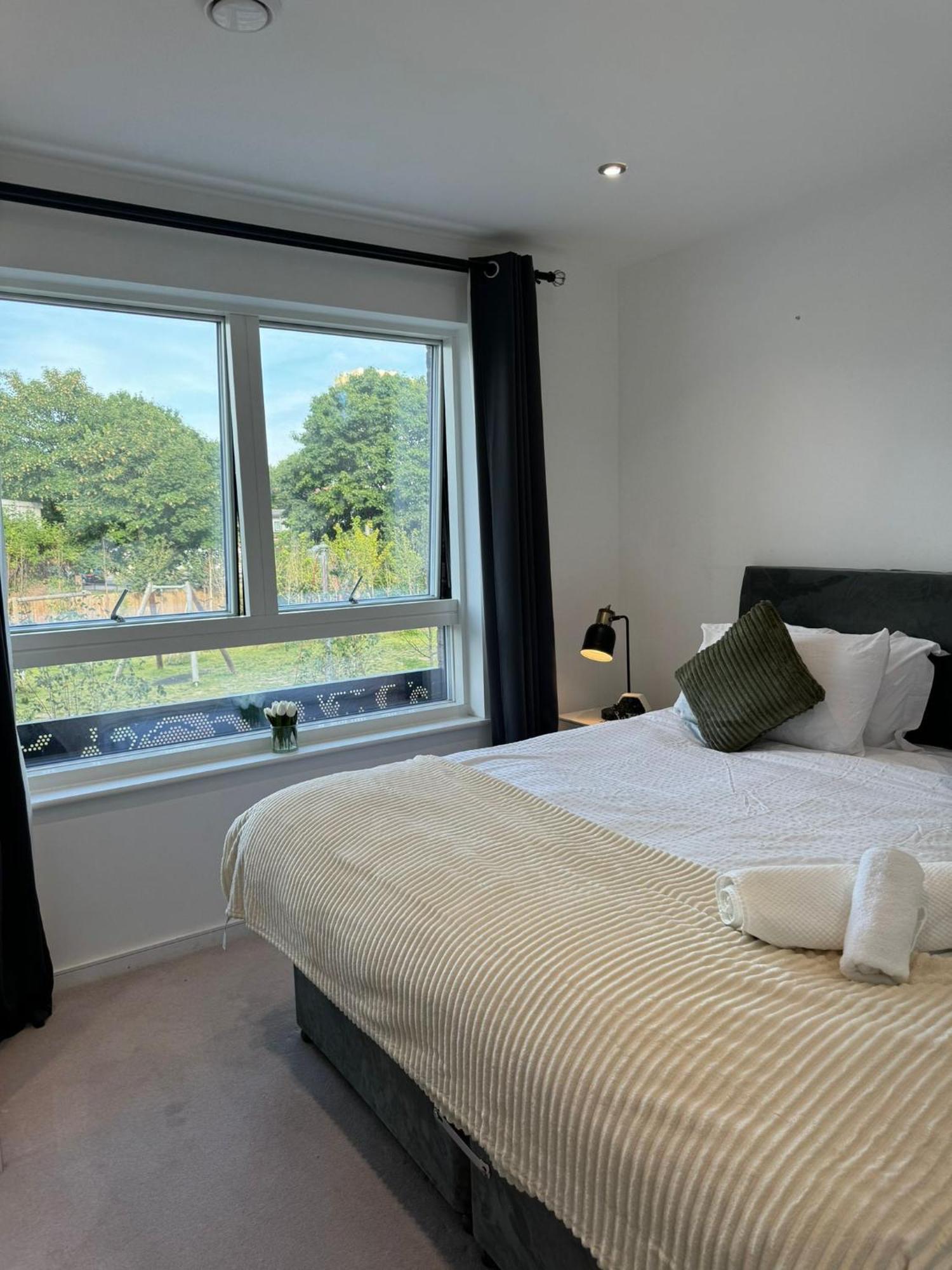 Kayz Lodge- Luxury Ensuite-Private & Shared Accommodation In A New House At The Olympic Village Overlooking Stratford Westfield And Tube Station London Exterior foto